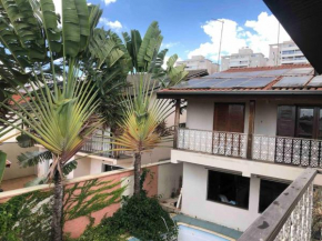 Quarto Airbn-B com Vista Panorâmica Localização Perfeita de Paz